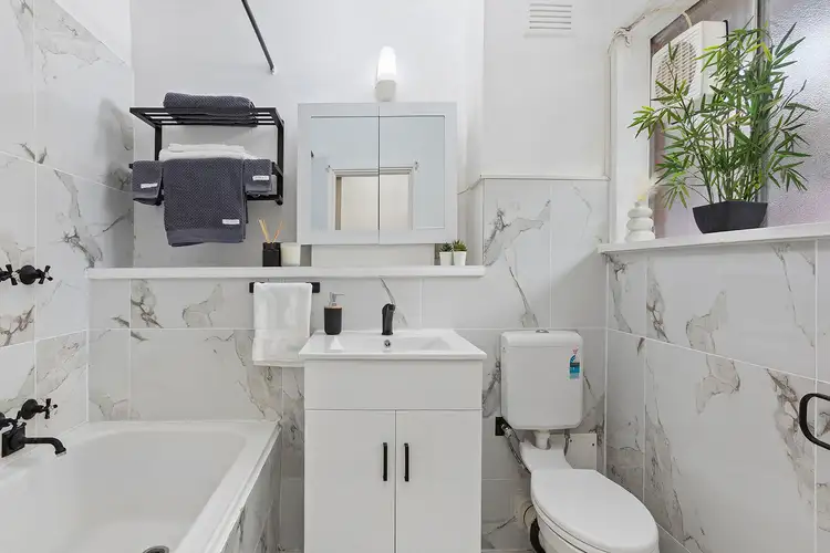 Second view of Homely apartment listing, 5/6-8 Glen Eira Road, Ripponlea VIC 3185