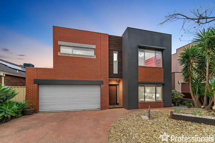 10 Maranoa Grove, Caroline Springs VIC 3023