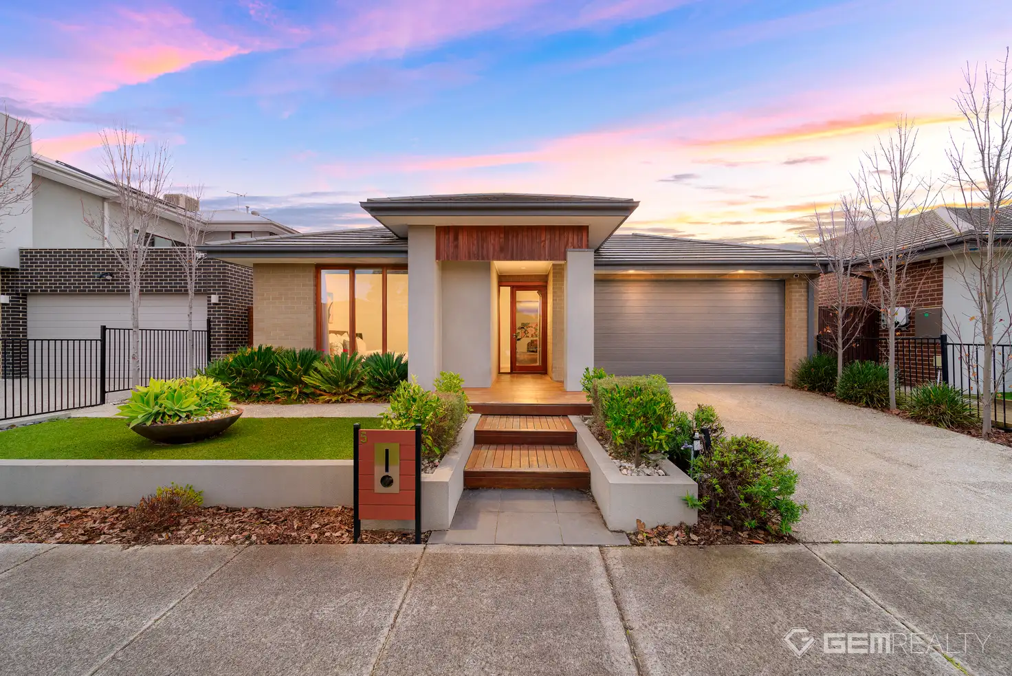 Main view of Homely house listing, 5 Montreal Circuit, Craigieburn VIC 3064