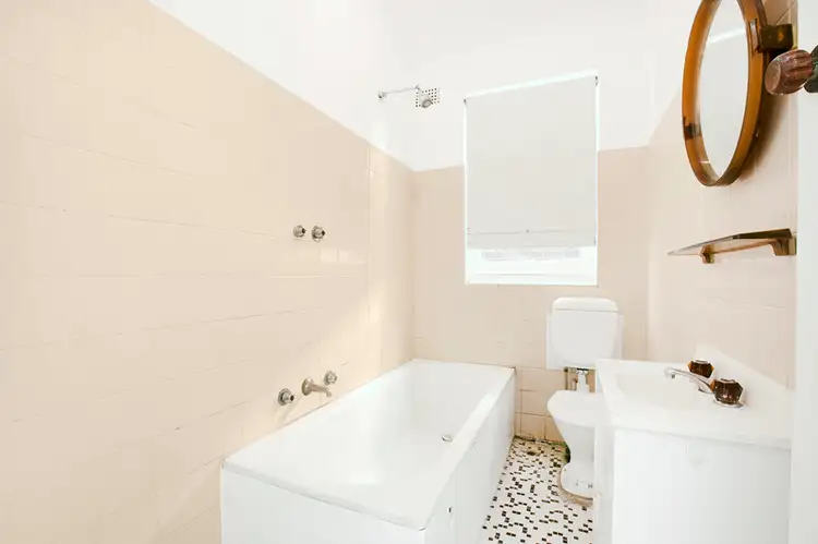 Fourth view of Homely studio listing, 15/3 Barncleuth Square, Potts Point NSW 2011
