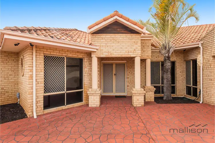 20 Noreatt Place, Leeming WA 6149