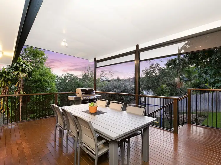 5 Camden Court, Arana Hills QLD 4054