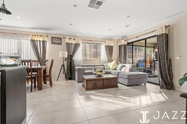 Fifth view of Homely house listing, 6 DAISYBUSH DR, Point Cook VIC 3030