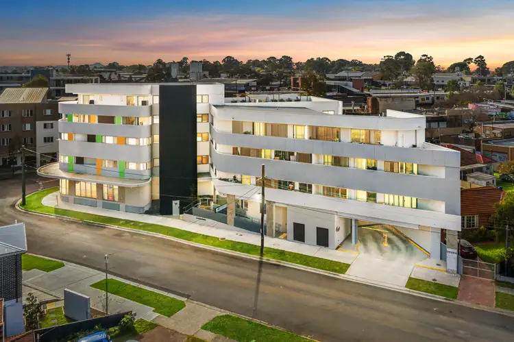 10/13-15 Civic Avenue, Pendle Hill NSW 2145