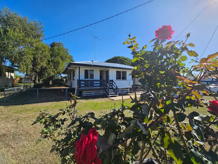 9 Knaggs Street, Moura QLD 4718