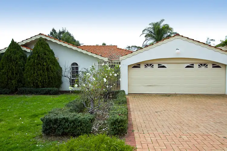 18 Macrae Road