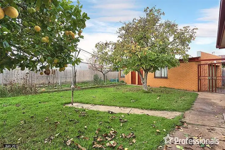 Seventh view of Homely house listing, 4 Occold Court, St Albans VIC 3021
