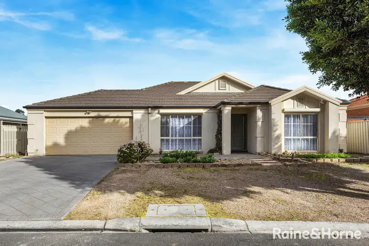 28 Milburn Circuit, Caroline Springs VIC 3023