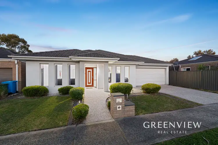 33 Prosperity Avenue, Cranbourne North VIC 3977