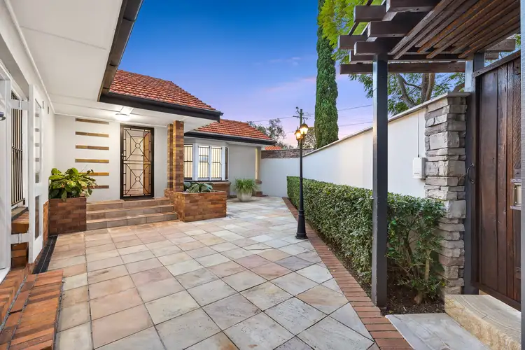 5 Carmody Road