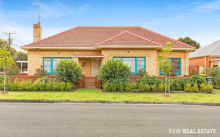 16 Oval Road, Victor Harbor SA 5211