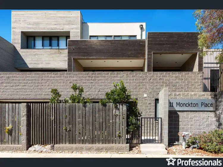 4/11 Monckton Place, Caroline Springs VIC 3023