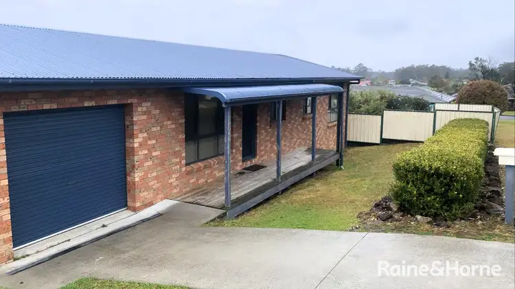 15 Lydon Crescent