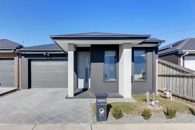 37 Ginger Crescent, Mickleham VIC 3064