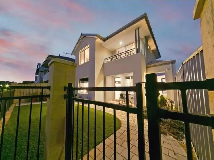 26 Francois Lane, Lake Coogee WA 6166