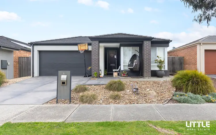 6 Waterways Drive, Cranbourne North VIC 3977