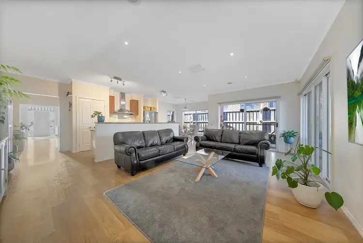 Fifth view of Homely house listing, 10 Oakville Place, Craigieburn VIC 3064