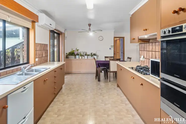 21 Wyuna Walk, Mooroolbark VIC 3138