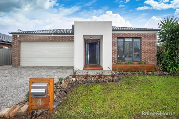4 Flora Grove, Kurunjang VIC 3337