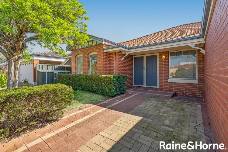 26 Freeduff Drive, Wattle Grove WA 6107