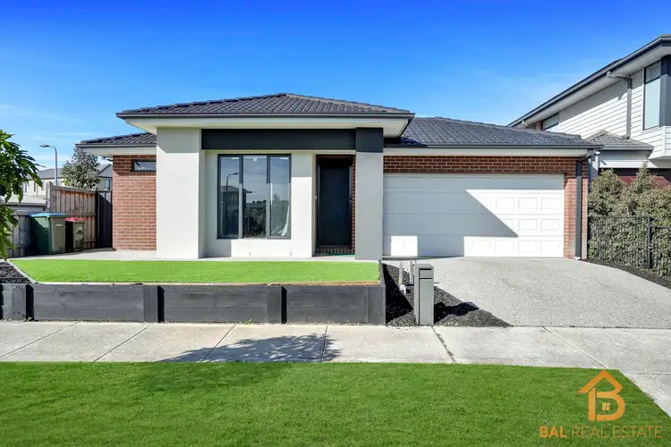 8 Bowling Avenue, Point Cook VIC 3030