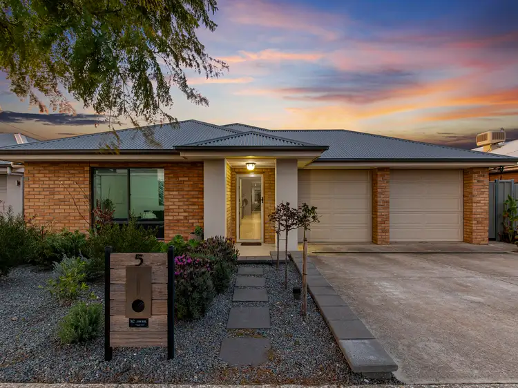 5 Sunrise Drive, Woodcroft SA 5162