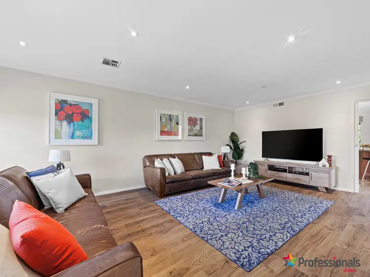 Fifth view of Homely house listing, 3 Lakeview Close, Hidden Valley VIC 3756