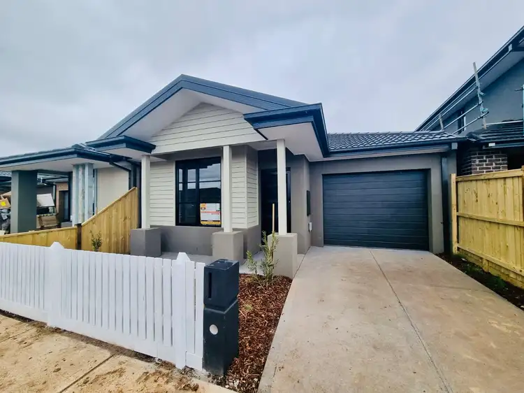 57 Lorikeet Circuit, Rockbank VIC 3335