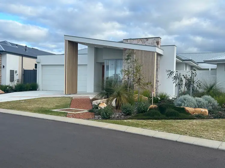 10 Kawana Boulevard