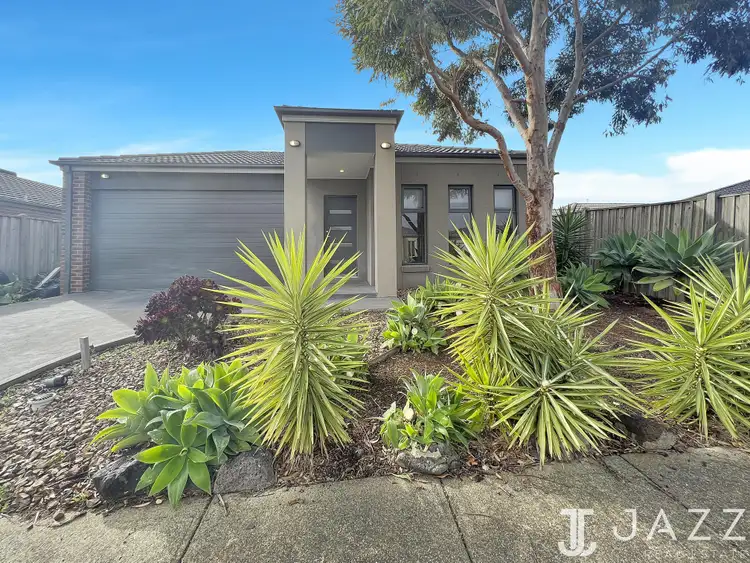 25 Whitecaps Avenue