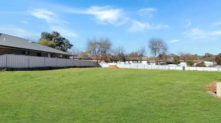 2 Hargreaves  Crescent, Young NSW 2594