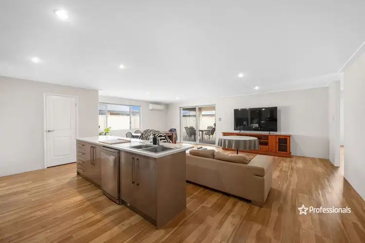 Second view of Homely house listing, 35 Beachcomber Hill, Glenfield WA 6532