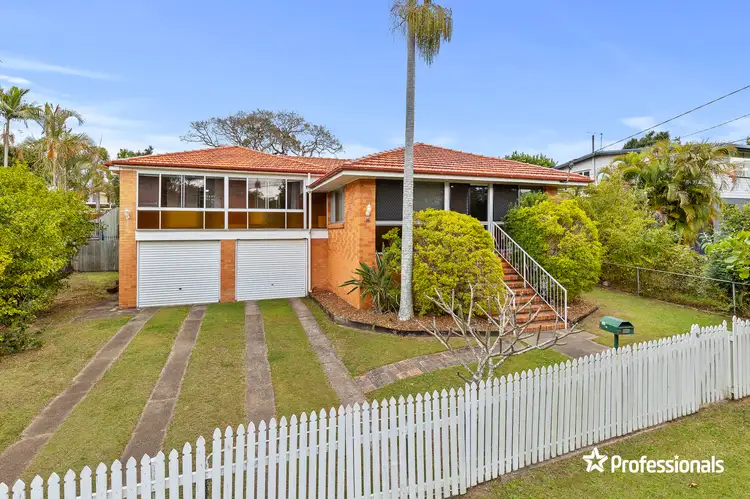16 Dunbil Avenue, Ferny Hills QLD 4055