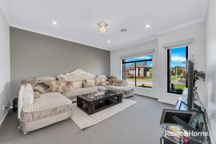 Third view of Homely house listing, 7 Spencer Circuit, Cranbourne East VIC 3977