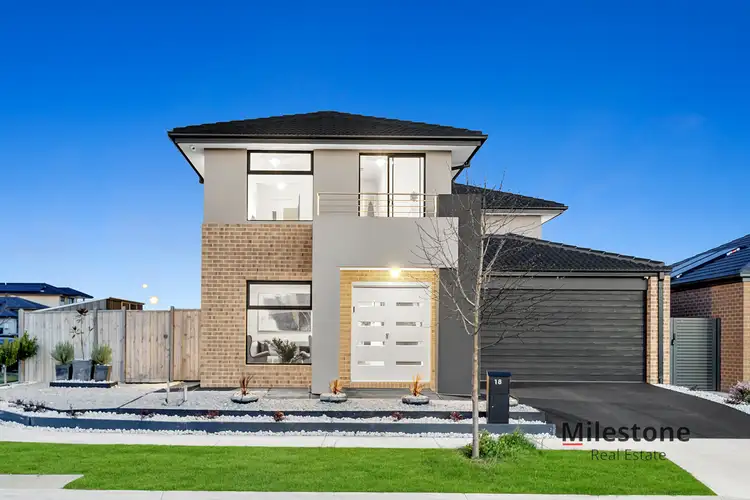 18 Clamoroso Drive, Clyde North VIC 3978
