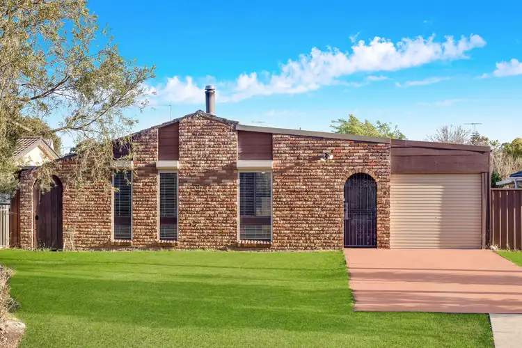 22 Olliver Crescent, St Clair NSW 2759