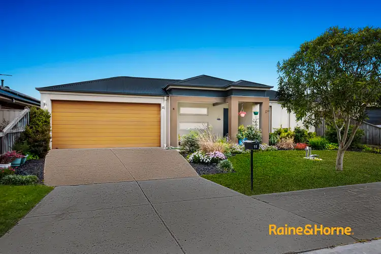 11 Peisley Crescent, Cranbourne East VIC 3977