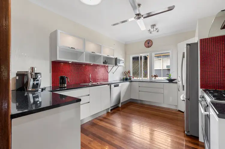 52 Yanderra Avenue, Arana Hills QLD 4054