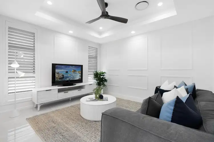 Second view of Homely house listing, 2 Mounthill Street, Hillcrest QLD 4118