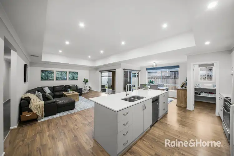 7 Forton Crescent, Cranbourne West VIC 3977