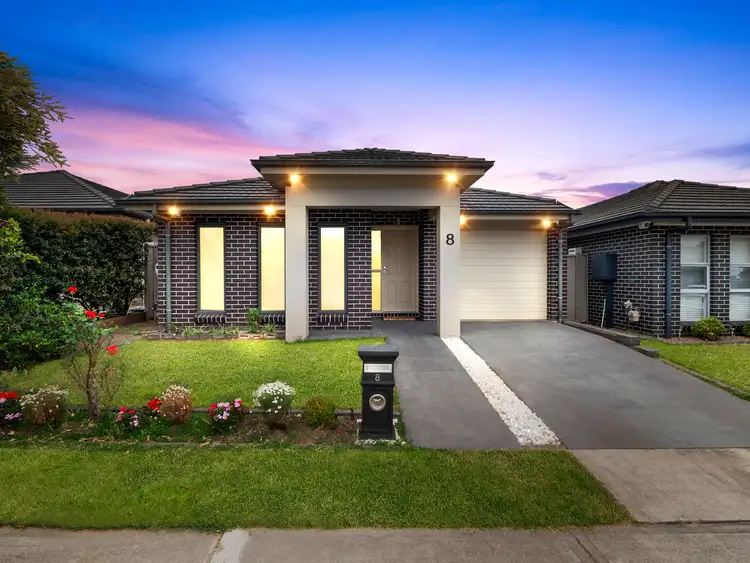 8 Binalong Street, Jordan Springs NSW 2747