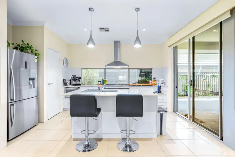 Sixth view of Homely house listing, 31 Strathclyde Circuit, Champion Lakes WA 6111