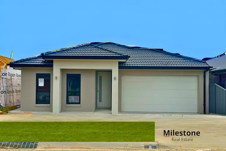 9 Kirkwood Road, Pakenham VIC 3810