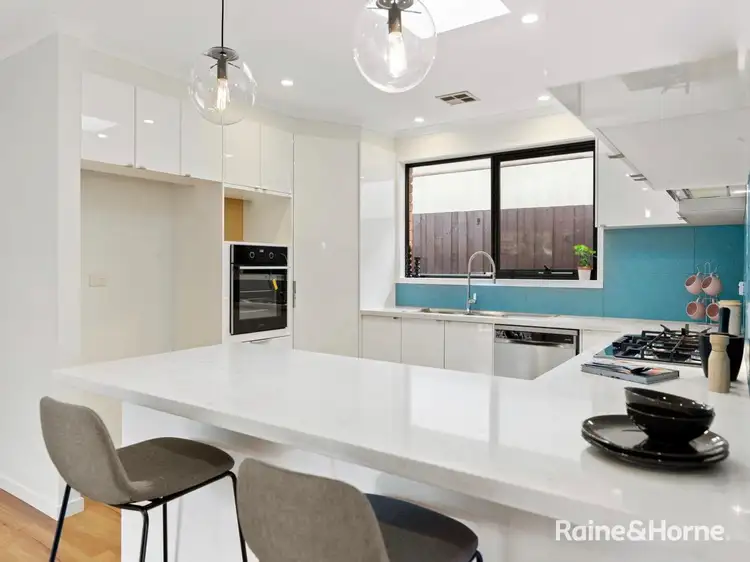 8 Lupin Court, Cranbourne North VIC 3977