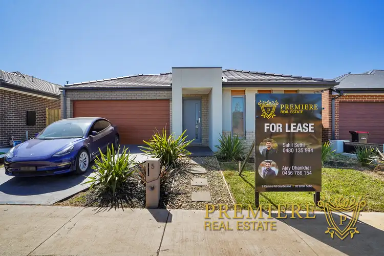 5 Mewat Circuit, Thornhill Park VIC 3335