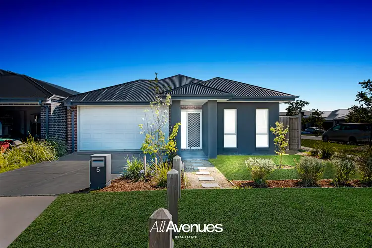 5 Girona Drive, Clyde North VIC 3978