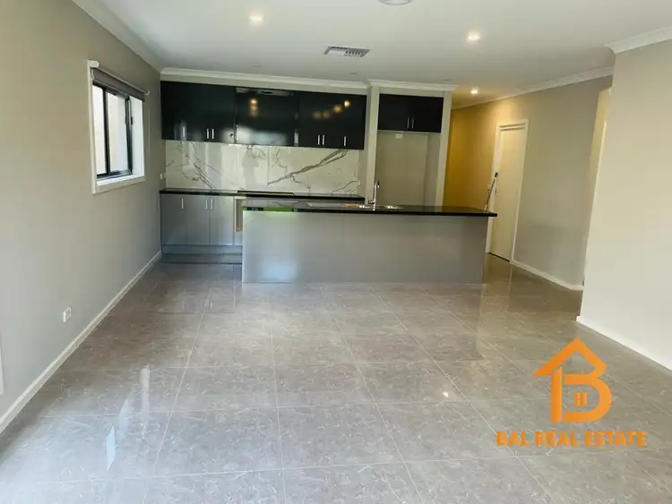 Second view of Homely house listing, 7 Mewat Circuit, Thornhill Park VIC 3335