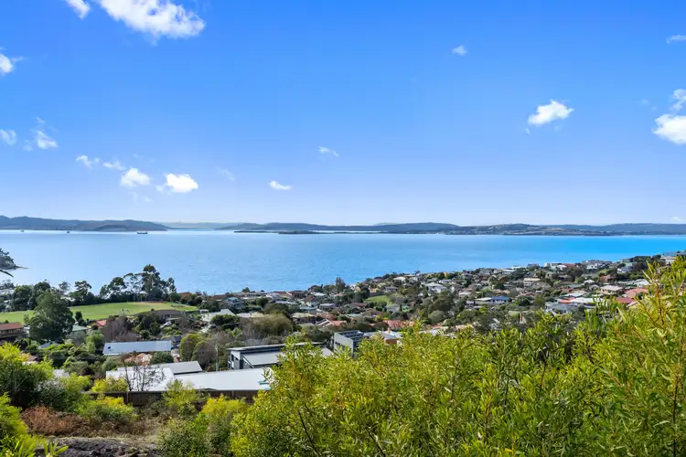 22 Bluebush Crescent, Blackmans Bay TAS 7052