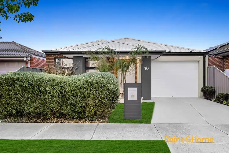 Main view of Homely house listing, 10 Yellow Robin Circuit, Cranbourne East VIC 3977