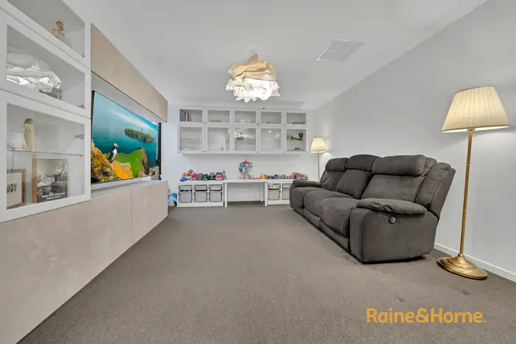 Sixth view of Homely house listing, 10 Yellow Robin Circuit, Cranbourne East VIC 3977